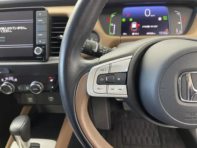 ホンダ フィット e:HEVリュクス 群馬県 2020(令2)年 2.6万km シャイニンググレーM 純正９インチナビ バックカメラ 前席シートヒーター ホンダセンシング 禁煙車 純正アルミホイール 前後ドラレコ ビルトインETC LEDヘッドライト オートライト ブレーキホールド プッシュスタート