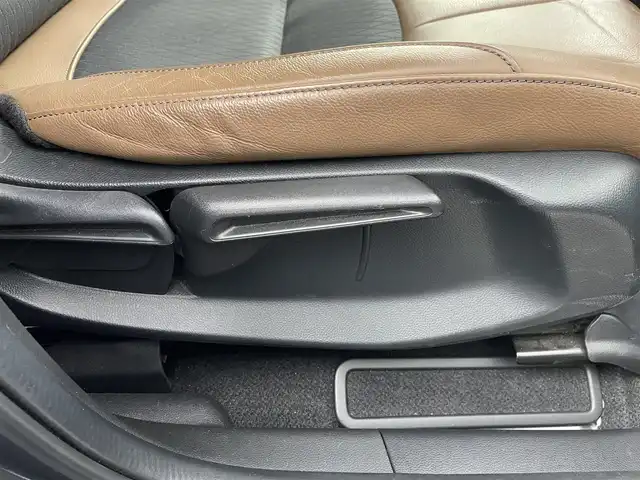 ホンダ フィット e:HEVリュクス 群馬県 2020(令2)年 2.6万km シャイニンググレーM 純正９インチナビ バックカメラ 前席シートヒーター ホンダセンシング 禁煙車 純正アルミホイール 前後ドラレコ ビルトインETC LEDヘッドライト オートライト ブレーキホールド プッシュスタート