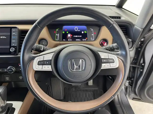 ホンダ フィット e:HEVリュクス 群馬県 2020(令2)年 2.6万km シャイニンググレーM 純正９インチナビ バックカメラ 前席シートヒーター ホンダセンシング 禁煙車 純正アルミホイール 前後ドラレコ ビルトインETC LEDヘッドライト オートライト ブレーキホールド プッシュスタート