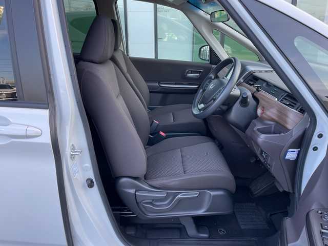 ホンダ フリード G 道央・札幌 2023(令5)年 2.9万km プラチナホワイトパール ４WD/社外メモリーナビ/AM/FM/BT/SD/CD/ワンセグ/ホンダセンシング/衝突被害軽減ブレーキ/横滑り防止装置/レーダークルーズコントロール/レーンキープアシスト/バックカメラ/コーナーセンサー/ビルトインETC/ドライブレコーダー/アイドリングストップ/ワイパーデアイサー/ECON/両側パワースライドドア/前席シートヒーター/ステアリングリモコン/プッシュスタート/スマートキー/LEDヘッドライト/オートライト/電動格納ミラー/ヒーテッドドアミラー/ウィンカーミラー/社外フロアマット/スペアキー/レンタカー登録