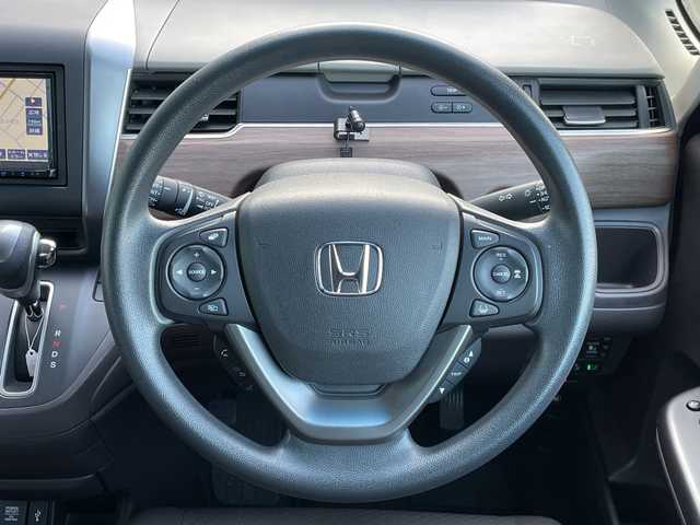 ホンダ フリード G 道央・札幌 2023(令5)年 2.9万km プラチナホワイトパール ４WD/社外メモリーナビ/AM/FM/BT/SD/CD/ワンセグ/ホンダセンシング/衝突被害軽減ブレーキ/横滑り防止装置/レーダークルーズコントロール/レーンキープアシスト/バックカメラ/コーナーセンサー/ビルトインETC/ドライブレコーダー/アイドリングストップ/ワイパーデアイサー/ECON/両側パワースライドドア/前席シートヒーター/ステアリングリモコン/プッシュスタート/スマートキー/LEDヘッドライト/オートライト/電動格納ミラー/ヒーテッドドアミラー/ウィンカーミラー/社外フロアマット/スペアキー/レンタカー登録