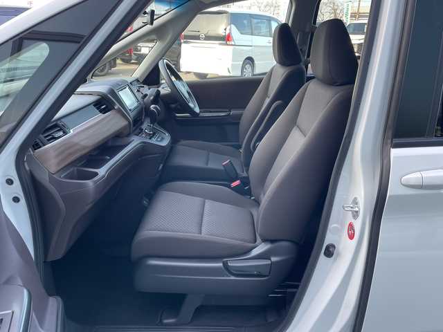 ホンダ フリード G 道央・札幌 2023(令5)年 2.9万km プラチナホワイトパール ４WD/社外メモリーナビ/AM/FM/BT/SD/CD/ワンセグ/ホンダセンシング/衝突被害軽減ブレーキ/横滑り防止装置/レーダークルーズコントロール/レーンキープアシスト/バックカメラ/コーナーセンサー/ビルトインETC/ドライブレコーダー/アイドリングストップ/ワイパーデアイサー/ECON/両側パワースライドドア/前席シートヒーター/ステアリングリモコン/プッシュスタート/スマートキー/LEDヘッドライト/オートライト/電動格納ミラー/ヒーテッドドアミラー/ウィンカーミラー/社外フロアマット/スペアキー/レンタカー登録