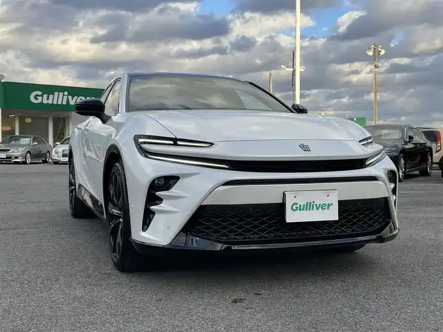 トヨタ クラウン スポーツ Z 千葉県 2024(令6)年 1.2万km プレシャスホワイトパール パノラミックガラスルーフ/黒レザーシート/パノラミックビューカメラ/純正12.3インチコネクテッドナビ/前席パワーシート/前席シートヒーター/前席シートベンチレーション/パワーバックドア/デジタルインナーミラー/パーキングアシスト/トヨタセーフティーセンス/・プリクラッシュセーフティー/・レーンキープアシスト/・パーキングサポートブレーキ/・ブラインドスポットモニター/・後方車両接近告知/・RCTA/・RDA/・RCD/・SEA/・AVSP/・RSA/アダプティブクルーズコントロール/スマートキー/ヘッドアップディスプレイ/前後コーナーセンサー/オートマチックハイビーム/AC100V1500W電源/ハンズフリー充電/純正21インチアルミホイール/純正LEDヘッドライト/ビルトインETC2.0/アイドリングストップ/本革巻きステアリング/サイド＆カーテンエアバッグ