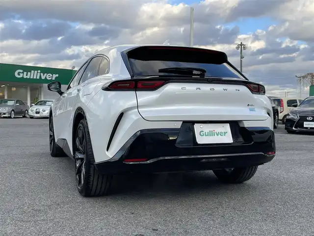トヨタ クラウン スポーツ Z 千葉県 2024(令6)年 1.2万km プレシャスホワイトパール パノラミックガラスルーフ/黒レザーシート/パノラミックビューカメラ/純正12.3インチコネクテッドナビ/前席パワーシート/前席シートヒーター/前席シートベンチレーション/パワーバックドア/デジタルインナーミラー/パーキングアシスト/トヨタセーフティーセンス/・プリクラッシュセーフティー/・レーンキープアシスト/・パーキングサポートブレーキ/・ブラインドスポットモニター/・後方車両接近告知/・RCTA/・RDA/・RCD/・SEA/・AVSP/・RSA/アダプティブクルーズコントロール/スマートキー/ヘッドアップディスプレイ/前後コーナーセンサー/オートマチックハイビーム/AC100V1500W電源/ハンズフリー充電/純正21インチアルミホイール/純正LEDヘッドライト/ビルトインETC2.0/アイドリングストップ/本革巻きステアリング/サイド＆カーテンエアバッグ