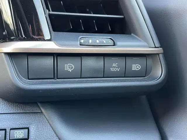 トヨタ クラウン スポーツ Z 千葉県 2024(令6)年 1.2万km プレシャスホワイトパール パノラミックガラスルーフ/黒レザーシート/パノラミックビューカメラ/純正12.3インチコネクテッドナビ/前席パワーシート/前席シートヒーター/前席シートベンチレーション/パワーバックドア/デジタルインナーミラー/パーキングアシスト/トヨタセーフティーセンス/・プリクラッシュセーフティー/・レーンキープアシスト/・パーキングサポートブレーキ/・ブラインドスポットモニター/・後方車両接近告知/・RCTA/・RDA/・RCD/・SEA/・AVSP/・RSA/アダプティブクルーズコントロール/スマートキー/ヘッドアップディスプレイ/前後コーナーセンサー/オートマチックハイビーム/AC100V1500W電源/ハンズフリー充電/純正21インチアルミホイール/純正LEDヘッドライト/ビルトインETC2.0/アイドリングストップ/本革巻きステアリング/サイド＆カーテンエアバッグ