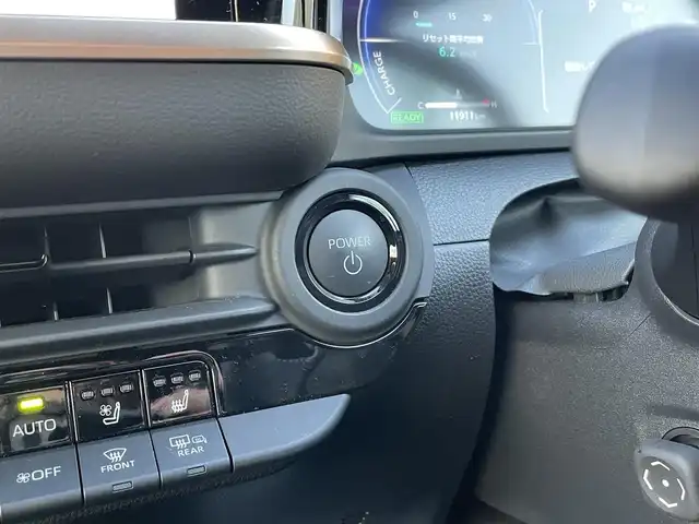 トヨタ クラウン スポーツ Z 千葉県 2024(令6)年 1.2万km プレシャスホワイトパール パノラミックガラスルーフ/黒レザーシート/パノラミックビューカメラ/純正12.3インチコネクテッドナビ/前席パワーシート/前席シートヒーター/前席シートベンチレーション/パワーバックドア/デジタルインナーミラー/パーキングアシスト/トヨタセーフティーセンス/・プリクラッシュセーフティー/・レーンキープアシスト/・パーキングサポートブレーキ/・ブラインドスポットモニター/・後方車両接近告知/・RCTA/・RDA/・RCD/・SEA/・AVSP/・RSA/アダプティブクルーズコントロール/スマートキー/ヘッドアップディスプレイ/前後コーナーセンサー/オートマチックハイビーム/AC100V1500W電源/ハンズフリー充電/純正21インチアルミホイール/純正LEDヘッドライト/ビルトインETC2.0/アイドリングストップ/本革巻きステアリング/サイド＆カーテンエアバッグ