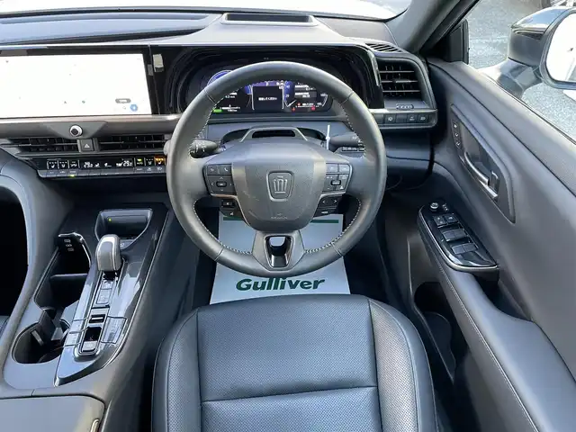 トヨタ クラウン スポーツ Z 千葉県 2024(令6)年 1.2万km プレシャスホワイトパール パノラミックガラスルーフ/黒レザーシート/パノラミックビューカメラ/純正12.3インチコネクテッドナビ/前席パワーシート/前席シートヒーター/前席シートベンチレーション/パワーバックドア/デジタルインナーミラー/パーキングアシスト/トヨタセーフティーセンス/・プリクラッシュセーフティー/・レーンキープアシスト/・パーキングサポートブレーキ/・ブラインドスポットモニター/・後方車両接近告知/・RCTA/・RDA/・RCD/・SEA/・AVSP/・RSA/アダプティブクルーズコントロール/スマートキー/ヘッドアップディスプレイ/前後コーナーセンサー/オートマチックハイビーム/AC100V1500W電源/ハンズフリー充電/純正21インチアルミホイール/純正LEDヘッドライト/ビルトインETC2.0/アイドリングストップ/本革巻きステアリング/サイド＆カーテンエアバッグ