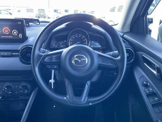 マツダ マツダ２ 15C 三重県 2020(令2)年 2.7万km アークティックホワイト 純正コネクテッドナビ/ＢＳＭ/車線逸脱警報/バックカメラ/社外ドライブレコーダー/社外ＥＴＣ/ＭＴモード付ＡＴ/パーキングセンサー/アイドリングストップ/横滑り防止/衝突被害軽減システム/盗難防止装備/ＬＥＤライト/オートライト/電動格納ミラー/Bluetooth接続/USB入力/AUX/禁煙車