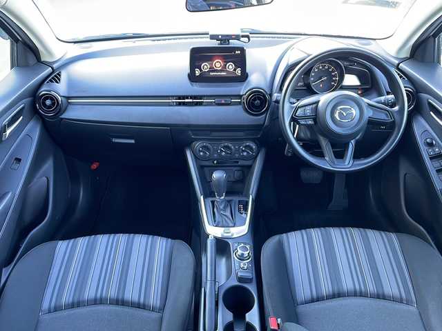 マツダ マツダ２ 15C 三重県 2020(令2)年 2.7万km アークティックホワイト 純正コネクテッドナビ/ＢＳＭ/車線逸脱警報/バックカメラ/社外ドライブレコーダー/社外ＥＴＣ/ＭＴモード付ＡＴ/パーキングセンサー/アイドリングストップ/横滑り防止/衝突被害軽減システム/盗難防止装備/ＬＥＤライト/オートライト/電動格納ミラー/Bluetooth接続/USB入力/AUX/禁煙車