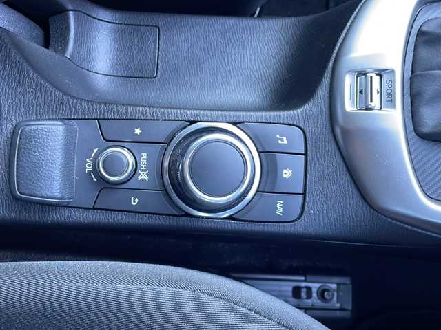 マツダ マツダ２ 15C 三重県 2020(令2)年 2.7万km アークティックホワイト 純正コネクテッドナビ/ＢＳＭ/車線逸脱警報/バックカメラ/社外ドライブレコーダー/社外ＥＴＣ/ＭＴモード付ＡＴ/パーキングセンサー/アイドリングストップ/横滑り防止/衝突被害軽減システム/盗難防止装備/ＬＥＤライト/オートライト/電動格納ミラー/Bluetooth接続/USB入力/AUX/禁煙車