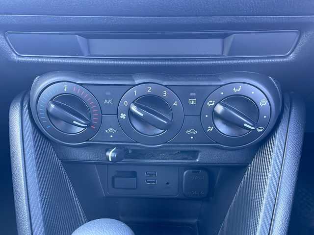 マツダ マツダ２ 15C 三重県 2020(令2)年 2.7万km アークティックホワイト 純正コネクテッドナビ/ＢＳＭ/車線逸脱警報/バックカメラ/社外ドライブレコーダー/社外ＥＴＣ/ＭＴモード付ＡＴ/パーキングセンサー/アイドリングストップ/横滑り防止/衝突被害軽減システム/盗難防止装備/ＬＥＤライト/オートライト/電動格納ミラー/Bluetooth接続/USB入力/AUX/禁煙車