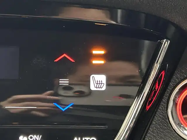 ホンダ ヴェゼル ハイブリッド RS ホンダセンシング 千葉県 2020(令2)年 5.7万km クリスタルブラックパール 禁煙車/ホンダセンシング/・衝突軽減ブレーキ/・先行車発進お知らせ/・路外逸脱毛抑制システム/・レーンキープアシスト/・レーダークルーズコントロール/純正８型メモリナビ/・型番：VXM-207VFEi/・CD/DVD/USB/HDMI/Bluetooth/フルセグTV/・バックカメラ/・ビルトインETC/革巻きステアリング/・ステアリングスイッチ/・パドルシフト/ハーフレザーシート/・DNシートヒーター/左右独立エアコン/純正フロアマット/純正１８インチAW/オートライト/・LEDヘッドライト/・LEDフォグランプ