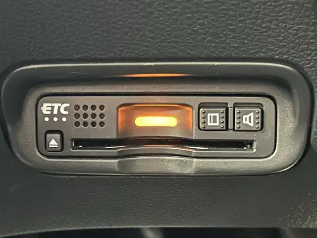 ホンダ ヴェゼル ハイブリッド RS ホンダセンシング 千葉県 2020(令2)年 5.7万km クリスタルブラックパール 禁煙車/ホンダセンシング/・衝突軽減ブレーキ/・先行車発進お知らせ/・路外逸脱毛抑制システム/・レーンキープアシスト/・レーダークルーズコントロール/純正８型メモリナビ/・型番：VXM-207VFEi/・CD/DVD/USB/HDMI/Bluetooth/フルセグTV/・バックカメラ/・ビルトインETC/革巻きステアリング/・ステアリングスイッチ/・パドルシフト/ハーフレザーシート/・DNシートヒーター/左右独立エアコン/純正フロアマット/純正１８インチAW/オートライト/・LEDヘッドライト/・LEDフォグランプ