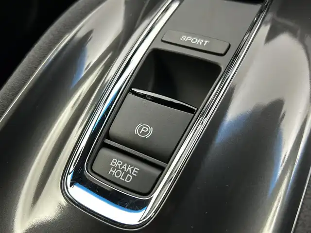 ホンダ ヴェゼル ハイブリッド RS ホンダセンシング 千葉県 2020(令2)年 5.7万km クリスタルブラックパール 禁煙車/ホンダセンシング/・衝突軽減ブレーキ/・先行車発進お知らせ/・路外逸脱毛抑制システム/・レーンキープアシスト/・レーダークルーズコントロール/純正８型メモリナビ/・型番：VXM-207VFEi/・CD/DVD/USB/HDMI/Bluetooth/フルセグTV/・バックカメラ/・ビルトインETC/革巻きステアリング/・ステアリングスイッチ/・パドルシフト/ハーフレザーシート/・DNシートヒーター/左右独立エアコン/純正フロアマット/純正１８インチAW/オートライト/・LEDヘッドライト/・LEDフォグランプ