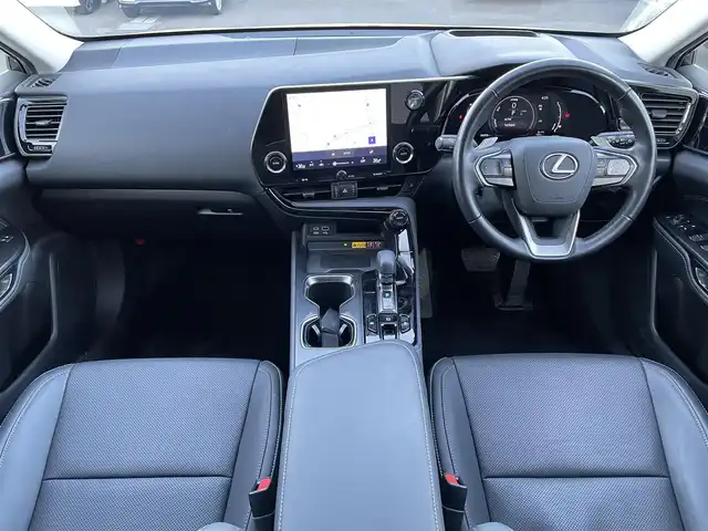 レクサス ＮＸ 350h 静岡県 2023(令5)年 2.7万km ソニッククォーツ メーカーナビ/・フルセグTV/・Bluetooth接続/・USB入力端子/トヨタセーフティーセンス/プリクラッシュセーフティ/BSM/HUD/パノラミックビュー/電動パーキングブレーキ/オートブレーキホールド/レーダークルーズコントロール/ワイヤレス充電/プッシュスタート/スマートキー/前席パワーシート/パワーバックドア/電動チルト＆テレスコピック/LEDオートライト/オートハイビーム/前後コーナーセンサー