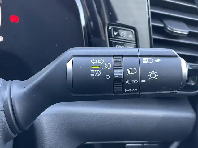 レクサス ＮＸ 350h 静岡県 2023(令5)年 2.7万km ソニッククォーツ メーカーナビ/・フルセグTV/・Bluetooth接続/・USB入力端子/トヨタセーフティーセンス/プリクラッシュセーフティ/BSM/HUD/パノラミックビュー/電動パーキングブレーキ/オートブレーキホールド/レーダークルーズコントロール/ワイヤレス充電/プッシュスタート/スマートキー/前席パワーシート/パワーバックドア/電動チルト＆テレスコピック/LEDオートライト/オートハイビーム/前後コーナーセンサー