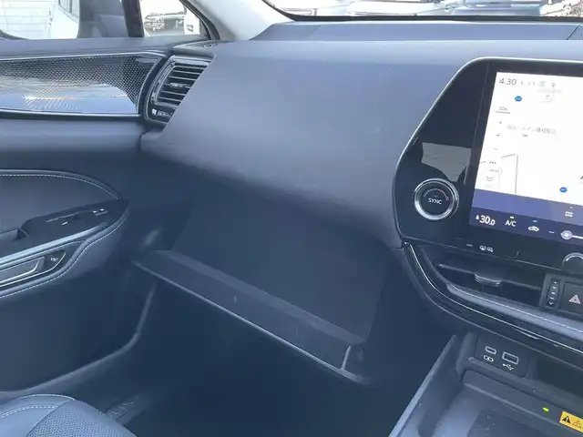 レクサス ＮＸ 350h 静岡県 2023(令5)年 2.7万km ソニッククォーツ メーカーナビ/・フルセグTV/・Bluetooth接続/・USB入力端子/トヨタセーフティーセンス/プリクラッシュセーフティ/BSM/HUD/パノラミックビュー/電動パーキングブレーキ/オートブレーキホールド/レーダークルーズコントロール/ワイヤレス充電/プッシュスタート/スマートキー/前席パワーシート/パワーバックドア/電動チルト＆テレスコピック/LEDオートライト/オートハイビーム/前後コーナーセンサー