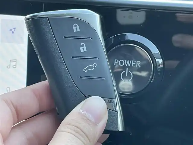 レクサス ＮＸ 350h 静岡県 2023(令5)年 2.7万km ソニッククォーツ メーカーナビ/・フルセグTV/・Bluetooth接続/・USB入力端子/トヨタセーフティーセンス/プリクラッシュセーフティ/BSM/HUD/パノラミックビュー/電動パーキングブレーキ/オートブレーキホールド/レーダークルーズコントロール/ワイヤレス充電/プッシュスタート/スマートキー/前席パワーシート/パワーバックドア/電動チルト＆テレスコピック/LEDオートライト/オートハイビーム/前後コーナーセンサー