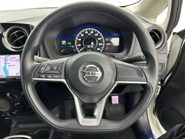 日産 ノート e－パワー X Vセレクション 福井県 2019(令1)年 6.9万km ブリリアントホワイトパール 純正ナビ/フルセグTV/アラウンドビューモニター/バックカメラ/前後障害物センサー/エマージェンシーブレーキ/車線逸脱警報/踏み間違え防止アシスト/LEDヘッドライト/インテリジェントルームミラー/スマートキー/プッシュスタート/純正ドライブレコーダー/ETC/禁煙車