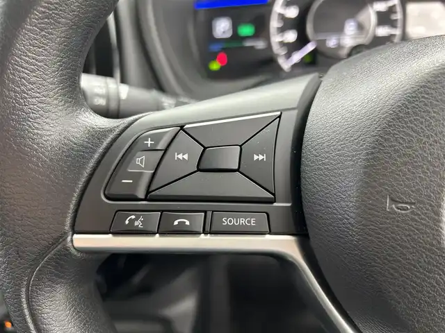 日産 ノート e－パワー X Vセレクション 福井県 2019(令1)年 6.9万km ブリリアントホワイトパール 純正ナビ/フルセグTV/アラウンドビューモニター/バックカメラ/前後障害物センサー/エマージェンシーブレーキ/車線逸脱警報/踏み間違え防止アシスト/LEDヘッドライト/インテリジェントルームミラー/スマートキー/プッシュスタート/純正ドライブレコーダー/ETC/禁煙車