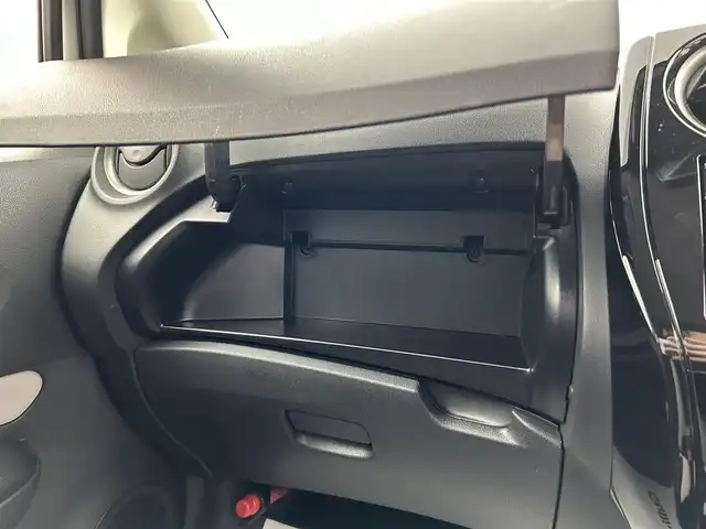 日産 ノート e－パワー X Vセレクション 福井県 2019(令1)年 6.9万km ブリリアントホワイトパール 純正ナビ/フルセグTV/アラウンドビューモニター/バックカメラ/前後障害物センサー/エマージェンシーブレーキ/車線逸脱警報/踏み間違え防止アシスト/LEDヘッドライト/インテリジェントルームミラー/スマートキー/プッシュスタート/純正ドライブレコーダー/ETC/禁煙車