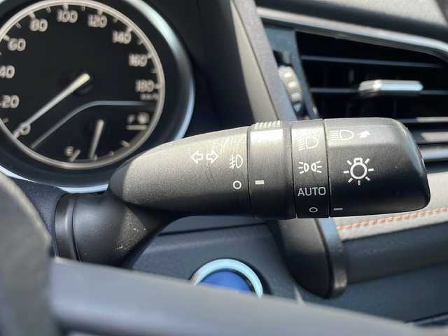 トヨタ カムリ G 茨城県 2020(令2)年 7万km プラチナホワイトパールマイカ 純正8型ディスプレイオーディオ/バックカメラ/ビルトインETC/ドライブレコーダー/レーダークルーズコントロール/インテリジェントクリアランスソナー/セーフティセンス/・プリクラッシュセーフティ/・レーンディパーチャーアラート/・オートマチックハイビーム/S-VSC/LEDヘッドランプ/本革巻きステアリング/運転席パワーシート/レザー調シートカバー付/純正17インチアルミホイール/スマートエントリー/スタートシステム/禁煙車