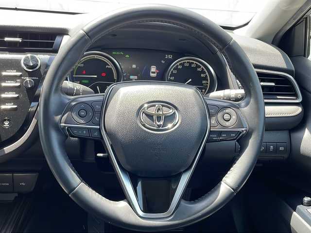 トヨタ カムリ G 茨城県 2020(令2)年 7万km プラチナホワイトパールマイカ 純正8型ディスプレイオーディオ/バックカメラ/ビルトインETC/ドライブレコーダー/レーダークルーズコントロール/インテリジェントクリアランスソナー/セーフティセンス/・プリクラッシュセーフティ/・レーンディパーチャーアラート/・オートマチックハイビーム/S-VSC/LEDヘッドランプ/本革巻きステアリング/運転席パワーシート/レザー調シートカバー付/純正17インチアルミホイール/スマートエントリー/スタートシステム/禁煙車