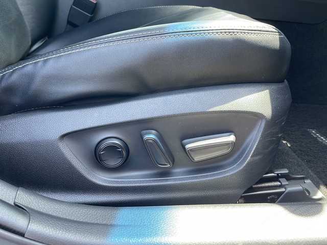 トヨタ カムリ G 茨城県 2020(令2)年 7万km プラチナホワイトパールマイカ 純正8型ディスプレイオーディオ/バックカメラ/ビルトインETC/ドライブレコーダー/レーダークルーズコントロール/インテリジェントクリアランスソナー/セーフティセンス/・プリクラッシュセーフティ/・レーンディパーチャーアラート/・オートマチックハイビーム/S-VSC/LEDヘッドランプ/本革巻きステアリング/運転席パワーシート/レザー調シートカバー付/純正17インチアルミホイール/スマートエントリー/スタートシステム/禁煙車