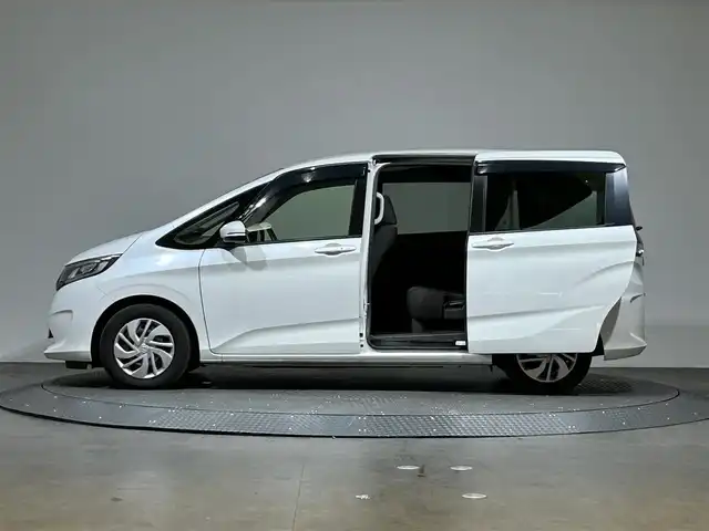 ホンダ フリード G ホンダセンシング 愛媛県 2017(平29)年 5.2万km ホワイトオーキッドパール 純正SDナビ/（CD/DVD/TV/BT）　/両側パワースライドドア　/LEDライト　/オートライト/レーダークルーズコントロール　/スペアキー　/前後ドライブレコーダー　/プッシュスタート