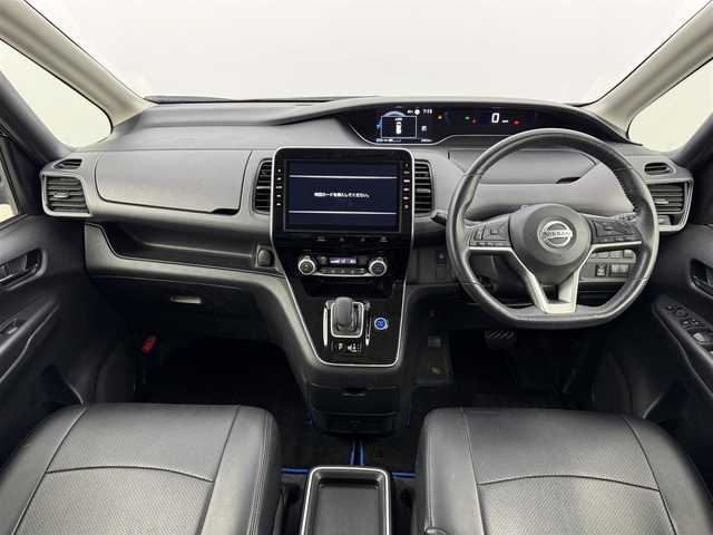 日産 セレナ e－パワー ハイウェイスター V 福岡県 2020(令2)年 6.4万km ダイヤモンドブラック ワンオーナー　/１１型後席モニター　/純正１０型ナビ　/全方位カメラ　/ＥＴＣ　/前ドラレコ　/クルーズコントロール　/コーナーセンサー　/エマージェンシーブレーキ　/レーンキープ　/ＢＳＭ　/両側電動スライドドア　/ＬＥＤ