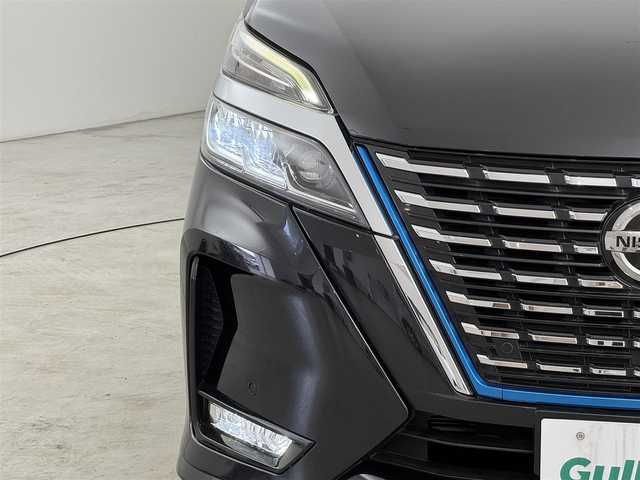 日産 セレナ e－パワー ハイウェイスター V 福岡県 2020(令2)年 6.4万km ダイヤモンドブラック ワンオーナー　/１１型後席モニター　/純正１０型ナビ　/全方位カメラ　/ＥＴＣ　/前ドラレコ　/クルーズコントロール　/コーナーセンサー　/エマージェンシーブレーキ　/レーンキープ　/ＢＳＭ　/両側電動スライドドア　/ＬＥＤ