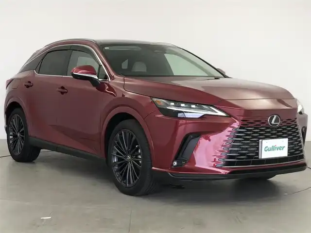 レクサス ＲＸ 450h+ バージョンL 愛知県 2023(令5)年 0.3万km レッドマイカクリスタルシャイン 14インチディスプレイオーディオ　/（フルセグ/Bluetooth） /パノラマムーンルーフ　/レーダークルーズコントロール　/パノラミックビューモニター　/パドルシフト　/ブラインドスポットモニター　/衝突軽減システム/電動リアゲート　/ヘッドアップディスプレイ/ハーフレザー（ソリスホワイト）　/運転席メモリーシート/運転席パワーイージーアクセスシステム/前席パワーシート/全席シートヒーター/全席エアーシート/ハンドルヒーター/デジタルインナーミラー/ETC2.0/純正AW