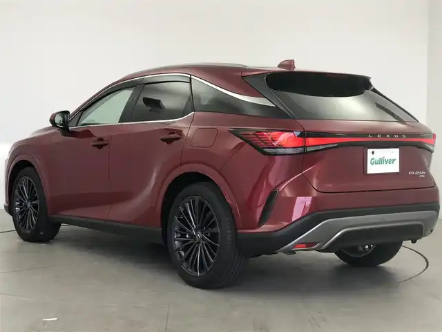 レクサス ＲＸ 450h+ バージョンL 愛知県 2023(令5)年 0.3万km レッドマイカクリスタルシャイン 14インチディスプレイオーディオ　/（フルセグ/Bluetooth） /パノラマムーンルーフ　/レーダークルーズコントロール　/パノラミックビューモニター　/パドルシフト　/ブラインドスポットモニター　/衝突軽減システム/電動リアゲート　/ヘッドアップディスプレイ/ハーフレザー（ソリスホワイト）　/運転席メモリーシート/運転席パワーイージーアクセスシステム/前席パワーシート/全席シートヒーター/全席エアーシート/ハンドルヒーター/デジタルインナーミラー/ETC2.0/純正AW