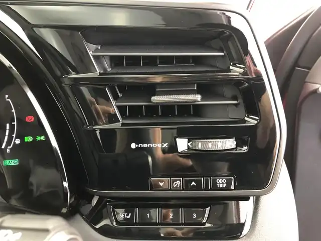 レクサス ＲＸ 450h+ バージョンL 愛知県 2023(令5)年 0.3万km レッドマイカクリスタルシャイン 14インチディスプレイオーディオ　/（フルセグ/Bluetooth） /パノラマムーンルーフ　/レーダークルーズコントロール　/パノラミックビューモニター　/パドルシフト　/ブラインドスポットモニター　/衝突軽減システム/電動リアゲート　/ヘッドアップディスプレイ/ハーフレザー（ソリスホワイト）　/運転席メモリーシート/運転席パワーイージーアクセスシステム/前席パワーシート/全席シートヒーター/全席エアーシート/ハンドルヒーター/デジタルインナーミラー/ETC2.0/純正AW