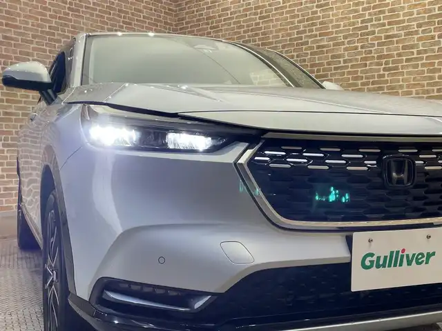 ホンダ ヴェゼル ハイブリッド e:HEV Z 岩手県 2022(令4)年 7.4万km プレミアムサンライトホワイトパール ４WD/ハンズフリーパワーテールゲート/ホンダセンシング/衝突軽減ブレーキ/アダプティブクルーズコントロール/レーンキープアシスト/踏み間違い衝突軽減システム/オートハイビーム/パーキングセンサー/ブラインドスポットインフォメーション/ヒルディセントコントロール/チップアップリヤシート/シートヒーター/ステアリングヒーター/熱線入りフロントウインドウ/減速セレクター/純正ナビ/（CD/DVD/フルセグ/SD/USB/Bluetooth）/バックカメラ/ETC/ドライブレコーダー/フルLEDヘッドライト/純正18インチアルミホイール