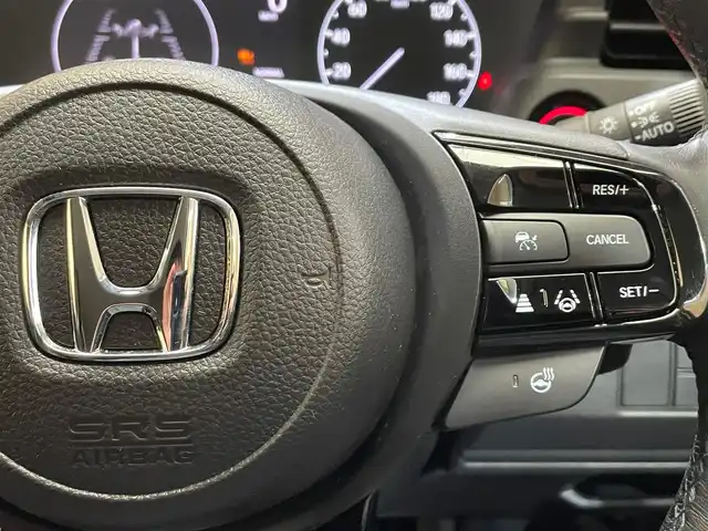 ホンダ ヴェゼル ハイブリッド e:HEV Z 岩手県 2022(令4)年 7.4万km プレミアムサンライトホワイトパール ４WD/ハンズフリーパワーテールゲート/ホンダセンシング/衝突軽減ブレーキ/アダプティブクルーズコントロール/レーンキープアシスト/踏み間違い衝突軽減システム/オートハイビーム/パーキングセンサー/ブラインドスポットインフォメーション/ヒルディセントコントロール/チップアップリヤシート/シートヒーター/ステアリングヒーター/熱線入りフロントウインドウ/減速セレクター/純正ナビ/（CD/DVD/フルセグ/SD/USB/Bluetooth）/バックカメラ/ETC/ドライブレコーダー/フルLEDヘッドライト/純正18インチアルミホイール
