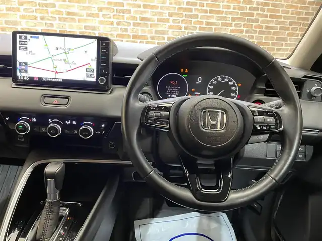 ホンダ ヴェゼル ハイブリッド e:HEV Z 岩手県 2022(令4)年 7.4万km プレミアムサンライトホワイトパール ４WD/ハンズフリーパワーテールゲート/ホンダセンシング/衝突軽減ブレーキ/アダプティブクルーズコントロール/レーンキープアシスト/踏み間違い衝突軽減システム/オートハイビーム/パーキングセンサー/ブラインドスポットインフォメーション/ヒルディセントコントロール/チップアップリヤシート/シートヒーター/ステアリングヒーター/熱線入りフロントウインドウ/減速セレクター/純正ナビ/（CD/DVD/フルセグ/SD/USB/Bluetooth）/バックカメラ/ETC/ドライブレコーダー/フルLEDヘッドライト/純正18インチアルミホイール