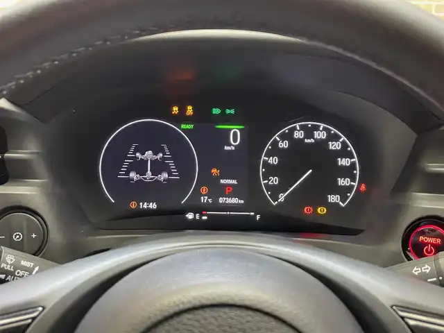 ホンダ ヴェゼル ハイブリッド e:HEV Z 岩手県 2022(令4)年 7.4万km プレミアムサンライトホワイトパール ４WD/ハンズフリーパワーテールゲート/ホンダセンシング/衝突軽減ブレーキ/アダプティブクルーズコントロール/レーンキープアシスト/踏み間違い衝突軽減システム/オートハイビーム/パーキングセンサー/ブラインドスポットインフォメーション/ヒルディセントコントロール/チップアップリヤシート/シートヒーター/ステアリングヒーター/熱線入りフロントウインドウ/減速セレクター/純正ナビ/（CD/DVD/フルセグ/SD/USB/Bluetooth）/バックカメラ/ETC/ドライブレコーダー/フルLEDヘッドライト/純正18インチアルミホイール
