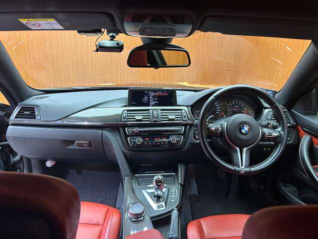 ＢＭＷ Ｍ４ クーペ 千葉県 2015(平27)年 4.4万km 黒 カーボンルーフ　/クルーズコントロール　/赤革　/ＨＵＤ　/ナビ　/ＴＶ　/Ｂカメラ　/コンフォートアクセス　/電動シート　/シートヒーター　/パークディスタンス　/衝突軽減Ｂ　/ＬＫＡ　/ＬＥＤヘッドライト　/ＥＴＣ　/禁煙車
