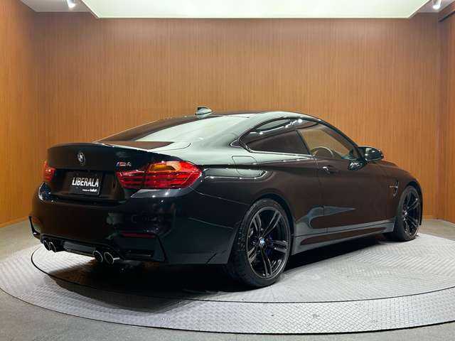 ＢＭＷ Ｍ４ クーペ 千葉県 2015(平27)年 4.4万km 黒 カーボンルーフ　/クルーズコントロール　/赤革　/ＨＵＤ　/ナビ　/ＴＶ　/Ｂカメラ　/コンフォートアクセス　/電動シート　/シートヒーター　/パークディスタンス　/衝突軽減Ｂ　/ＬＫＡ　/ＬＥＤヘッドライト　/ＥＴＣ　/禁煙車
