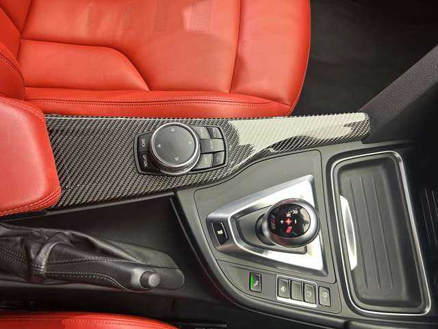 ＢＭＷ Ｍ４ クーペ 千葉県 2015(平27)年 4.4万km 黒 カーボンルーフ　/クルーズコントロール　/赤革　/ＨＵＤ　/ナビ　/ＴＶ　/Ｂカメラ　/コンフォートアクセス　/電動シート　/シートヒーター　/パークディスタンス　/衝突軽減Ｂ　/ＬＫＡ　/ＬＥＤヘッドライト　/ＥＴＣ　/禁煙車
