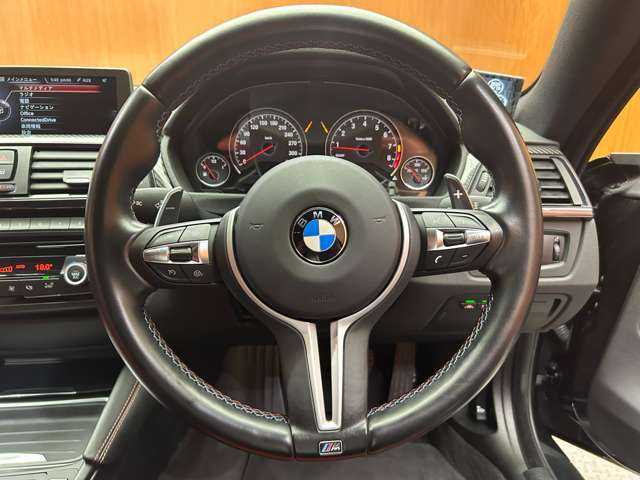 ＢＭＷ Ｍ４ クーペ 千葉県 2015(平27)年 4.4万km 黒 カーボンルーフ　/クルーズコントロール　/赤革　/ＨＵＤ　/ナビ　/ＴＶ　/Ｂカメラ　/コンフォートアクセス　/電動シート　/シートヒーター　/パークディスタンス　/衝突軽減Ｂ　/ＬＫＡ　/ＬＥＤヘッドライト　/ＥＴＣ　/禁煙車