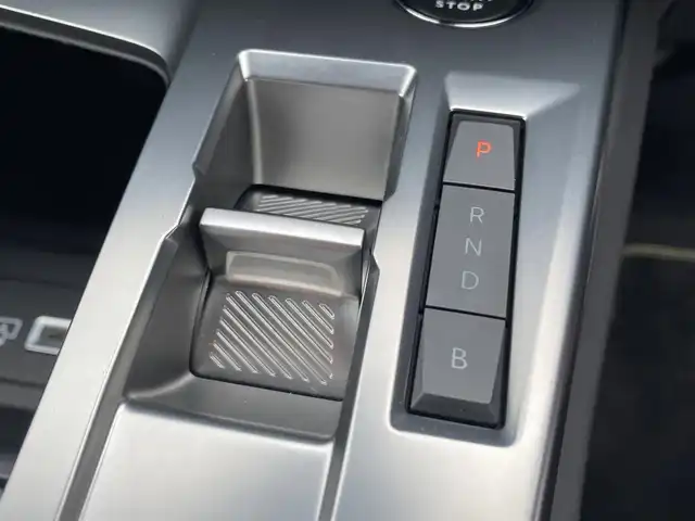 プジョー プジョー ４０８ GT ハイブリッド 福岡県 2023(令5)年 1.3万km 赤 ・1オーナー/・アクティブクルーズコントロール/・純正メモリーナビ/USB/Bluetooth/AppleCarPlay/・全方位カメラ/・ハーフレザーシート/シートヒーター/・社外ドライブレコーダー/・ETC/・純正19AW/・プッシュスタート/・パーキングアシスト/・スマートキー/・パワーシート/・レーンキープアシスト/・オートライト/・LEDライト/・デジタルインナーミラー/・ワイヤレス充電/・保証書