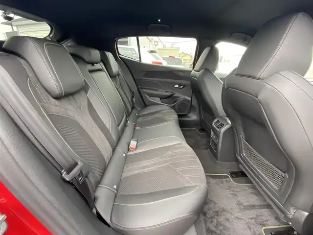 プジョー プジョー ４０８ GT ハイブリッド 福岡県 2023(令5)年 1.3万km 赤 ・1オーナー/・アクティブクルーズコントロール/・純正メモリーナビ/USB/Bluetooth/AppleCarPlay/・全方位カメラ/・ハーフレザーシート/シートヒーター/・社外ドライブレコーダー/・ETC/・純正19AW/・プッシュスタート/・パーキングアシスト/・スマートキー/・パワーシート/・レーンキープアシスト/・オートライト/・LEDライト/・デジタルインナーミラー/・ワイヤレス充電/・保証書