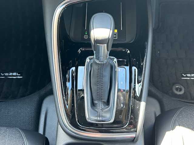 ホンダ ヴェゼル ハイブリッド e:HEV Z 静岡県 2024(令6)年 0.3万km クリスタルブラックパール ワンオーナー/純正9インチディスプレイオーディオナビ/（AM/FM/BT/Applecarplay/androidauto)/フルセグTV/バックカメラ/パワーバックドア/前席シートヒーター/ハーフレザーシート/レーダークルーズコントロール/ビルトインETC2.0/スマートキー/スペアキー×1/プッシュスタート/パドルシフト/電動パーキングブレーキ/オートホールド/純正18インチアルミホイール/ブラインドスポットモニター/ホンダセンシング/衝突被害軽減ブレーキ/レーンキープアシスト/横滑り防止装置/置くだけ充電/ダウンヒルアシストコントロール/LEDヘッドライト/シーケンシャルターンランプ/保証書/取扱説明書
