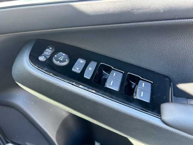 ホンダ ヴェゼル ハイブリッド e:HEV Z 静岡県 2024(令6)年 0.3万km クリスタルブラックパール ワンオーナー/純正9インチディスプレイオーディオナビ/（AM/FM/BT/Applecarplay/androidauto)/フルセグTV/バックカメラ/パワーバックドア/前席シートヒーター/ハーフレザーシート/レーダークルーズコントロール/ビルトインETC2.0/スマートキー/スペアキー×1/プッシュスタート/パドルシフト/電動パーキングブレーキ/オートホールド/純正18インチアルミホイール/ブラインドスポットモニター/ホンダセンシング/衝突被害軽減ブレーキ/レーンキープアシスト/横滑り防止装置/置くだけ充電/ダウンヒルアシストコントロール/LEDヘッドライト/シーケンシャルターンランプ/保証書/取扱説明書