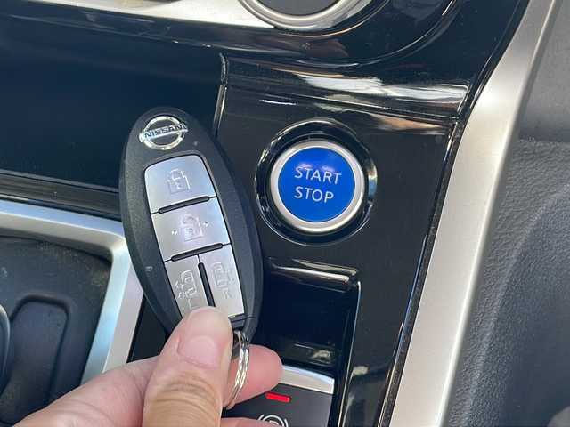 日産 セレナ e－パワー オーテック 沖縄県 2018(平30)年 7.3万km ダイヤモンドブラック 純正ナビ・Bluetooth・TV・CD・DVD/フリップダウンモニター/両側パワースライドドア/全方位カメラ/ドライブレコーダー/ETC/全方位カメラ/シートヒーター/プロパイロット/デジタルインナーミラー/ステアリングヒーター/ステアリングスイッチ/オートホールド/電子サイドブレーキ/純正アルミ/コーナーセンサー/LEDヘッドライト