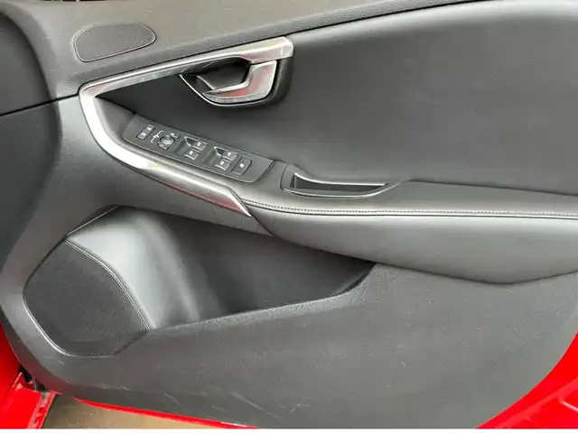 ボルボ Ｖ４０ D4 インスクリプション 愛知県 2017(平29)年 4.9万km パッションレッド 純正ナビ /バックカメラ　/フルセグTV /パノラマサンルーフ /harman/kardon/ブラインドスポット /レーンキープ /ACC/黒革シート /シートヒーター/LEDヘッドライト /純正17インチアルミ/コーナーセンサー