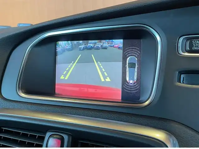 ボルボ Ｖ４０ D4 インスクリプション 愛知県 2017(平29)年 4.9万km パッションレッド 純正ナビ /バックカメラ　/フルセグTV /パノラマサンルーフ /harman/kardon/ブラインドスポット /レーンキープ /ACC/黒革シート /シートヒーター/LEDヘッドライト /純正17インチアルミ/コーナーセンサー
