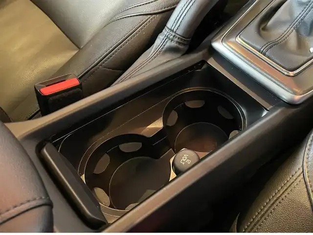 ボルボ Ｖ４０ D4 インスクリプション 愛知県 2017(平29)年 4.9万km パッションレッド 純正ナビ /バックカメラ　/フルセグTV /パノラマサンルーフ /harman/kardon/ブラインドスポット /レーンキープ /ACC/黒革シート /シートヒーター/LEDヘッドライト /純正17インチアルミ/コーナーセンサー